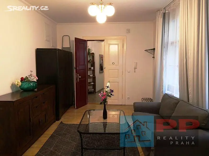 Pronájem bytu 3+1 117 m², Týnská ulička, Praha 1 - Staré Město