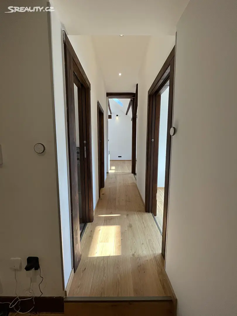 Pronájem bytu 3+kk 70 m² (Podkrovní), Nádražní, Pelhřimov