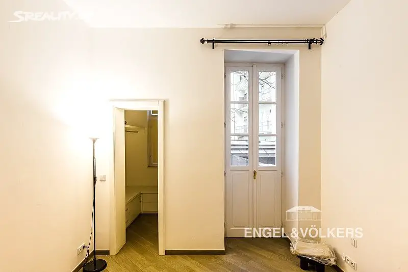 Pronájem bytu 4+1 134 m² (Mezonet), Hořejší nábřeží, Praha 5 - Smíchov