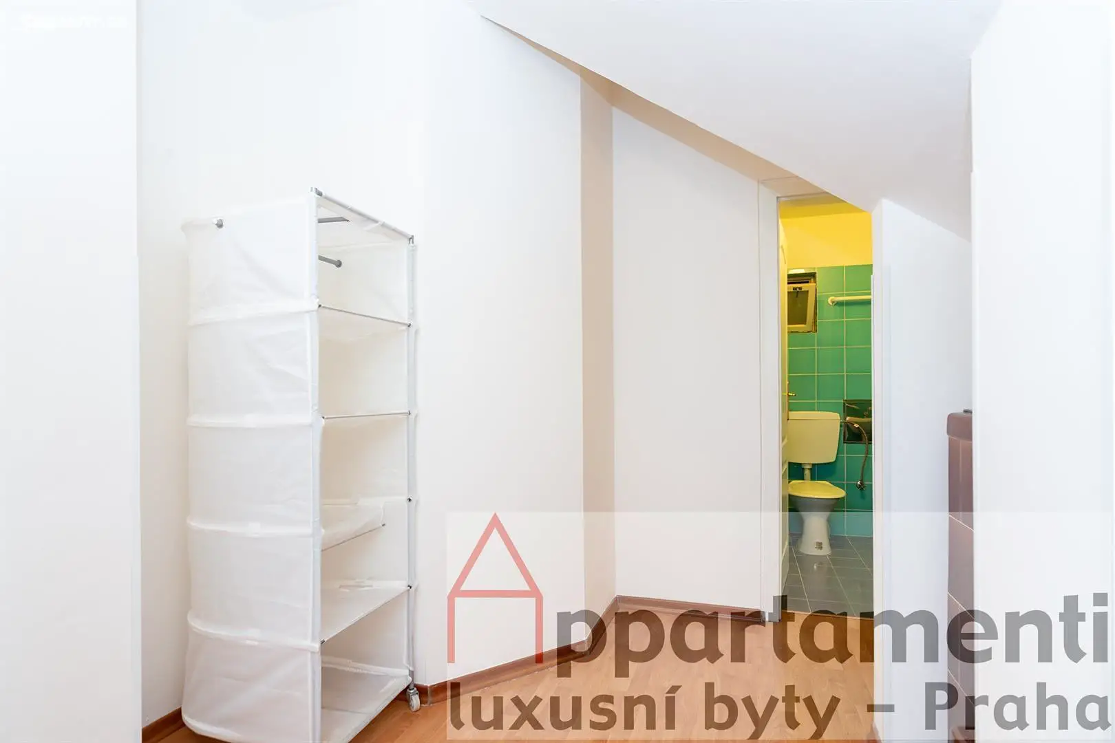 Pronájem bytu 4+kk 92 m² (Mezonet), Žitomírská, Praha 10 - Vršovice
