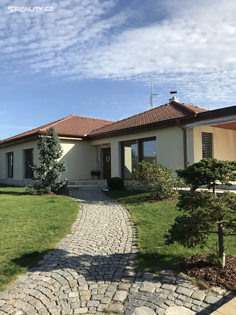 Pronájem  rodinného domu 220 m², pozemek 1 000 m², Do Zámostí, Plzeň - Černice