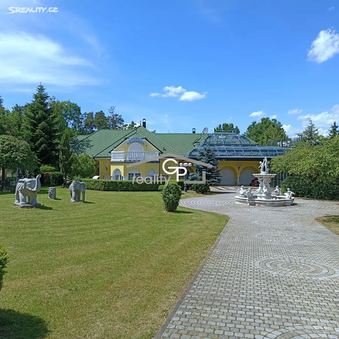 Prodej  vily 800 m², pozemek 27 137 m², Včelná, okres České Budějovice