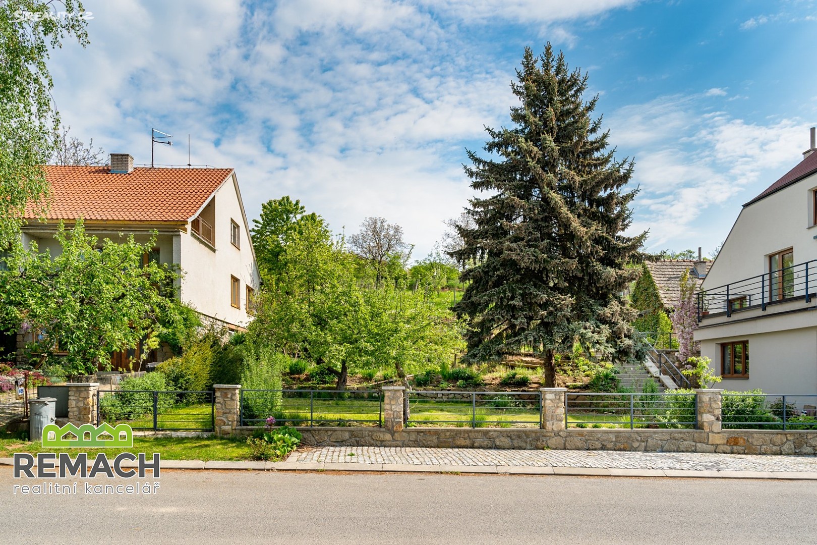 Prodej  stavebního pozemku 1 251 m², Buchlovice, okres Uherské Hradiště
