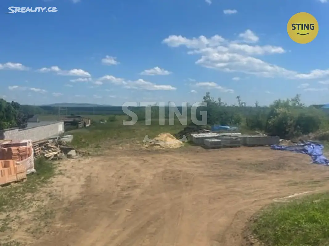 Prodej  stavebního pozemku 2 726 m², Lužice, okres Hodonín