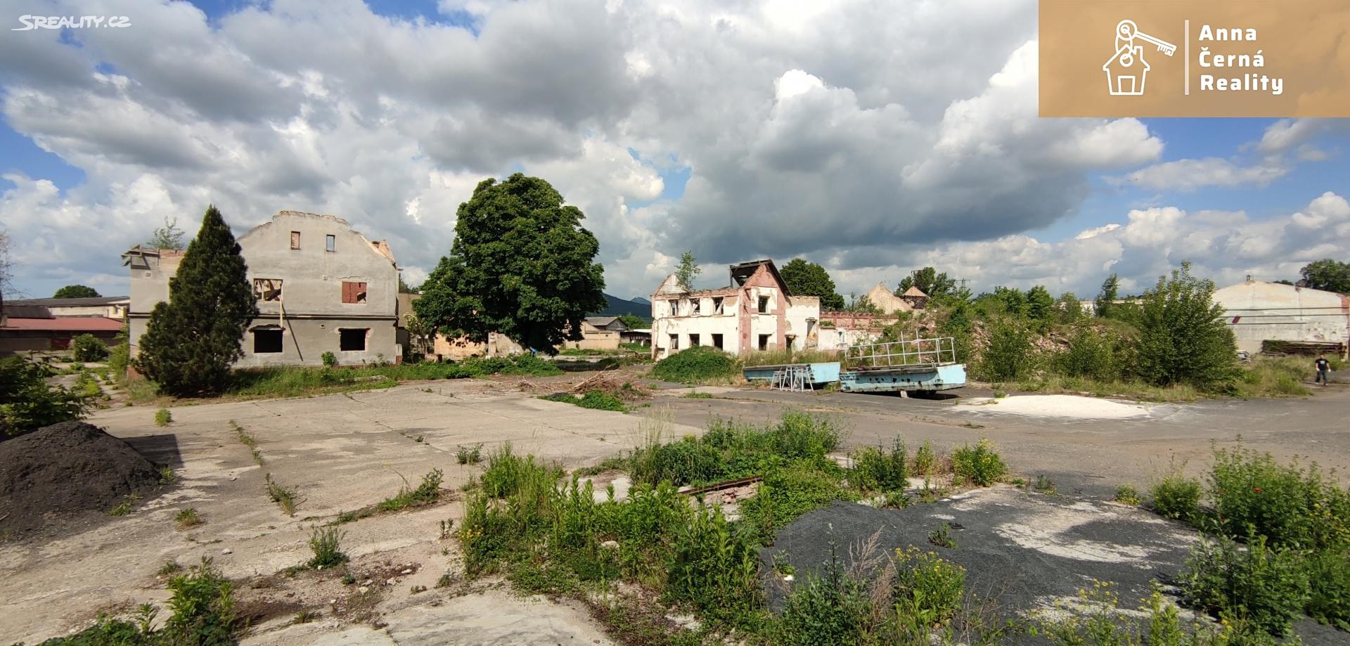 Prodej  komerčního pozemku 12 000 m², Žalhostice, okres Litoměřice