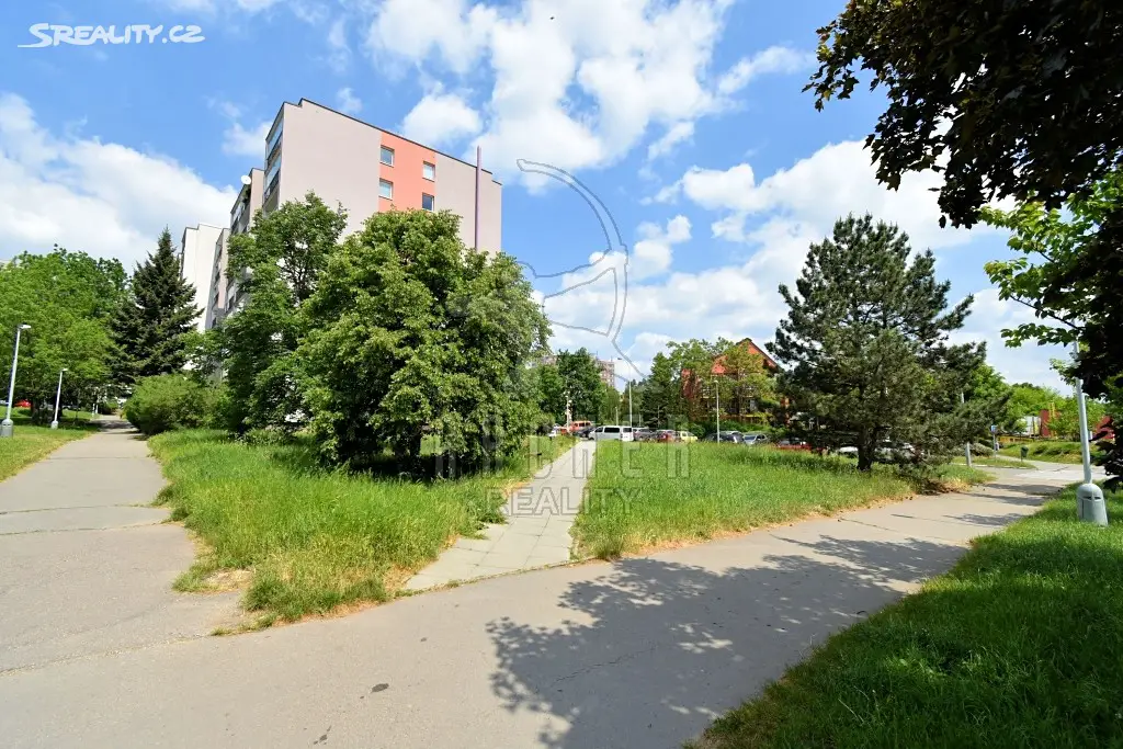 Prodej  stavebního pozemku 758 m², Praha 4 - Háje