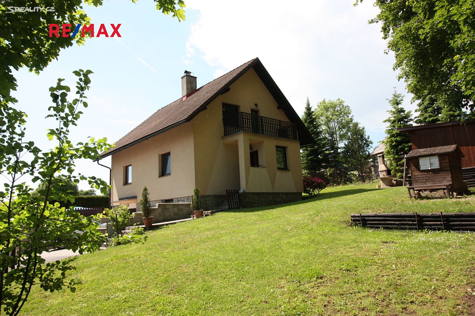 Prodej  rodinného domu 400 m², pozemek 851 m², Košťálov, okres Semily