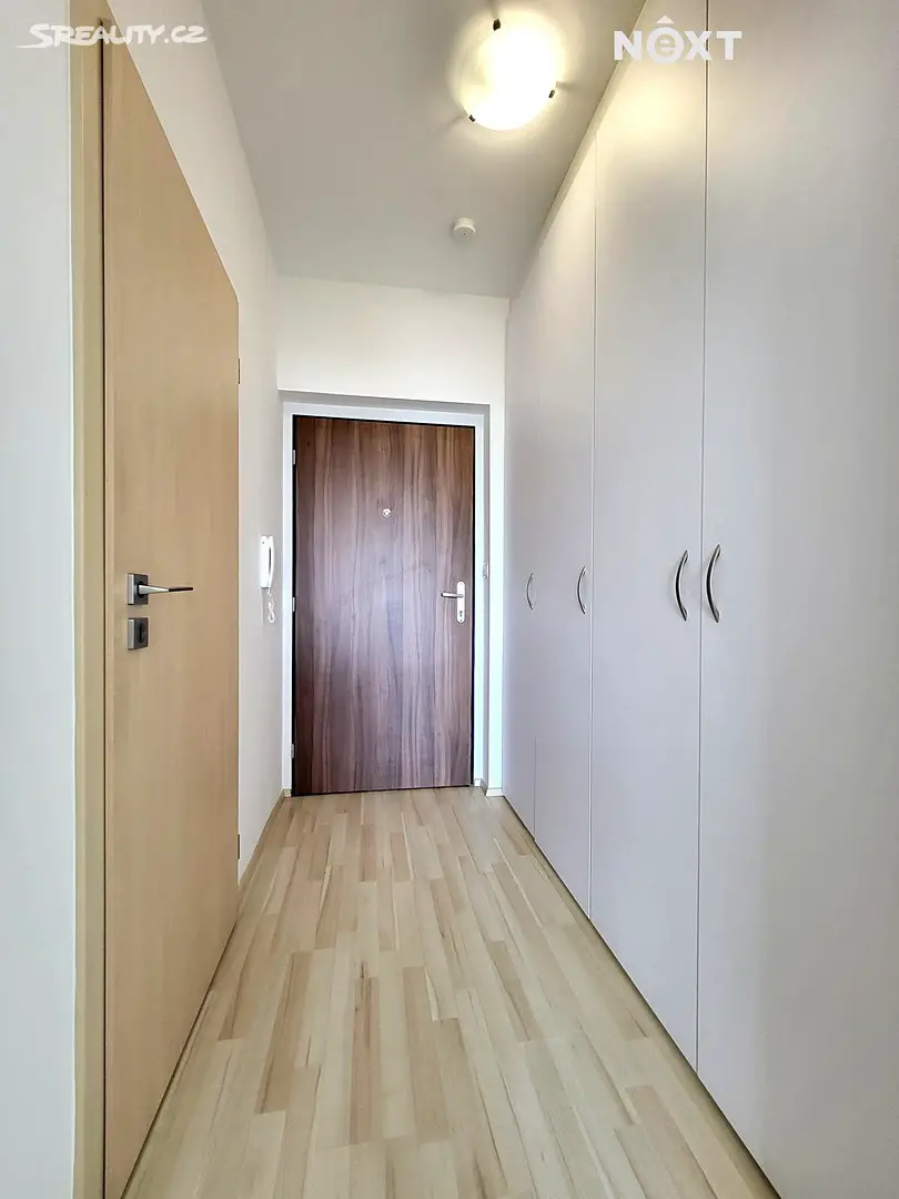Pronájem bytu 1+kk 34 m², Pod Vinicí, Pardubice - Zelené Předměstí