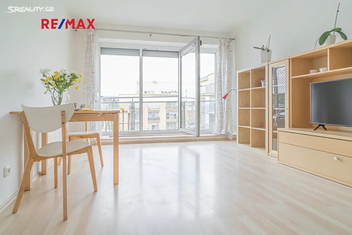 Prodej bytu 2+kk 65 m², Na Harfě, Praha 9 - Vysočany