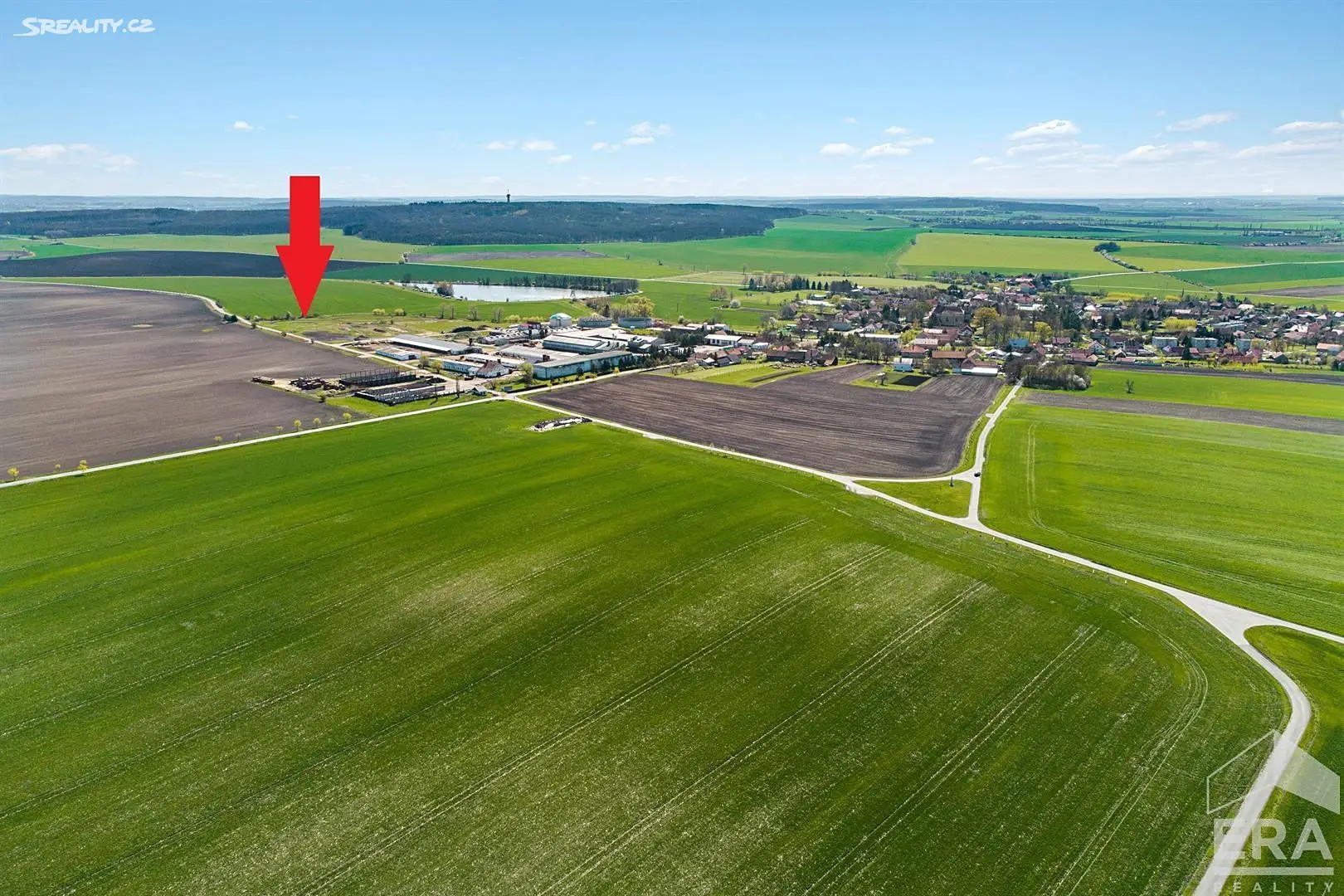 Prodej  komerčního pozemku 6 174 m², Kněžice, okres Nymburk