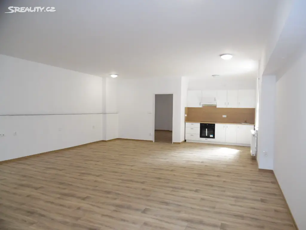 Pronájem bytu 1+kk 35 m², Bolzanova, Plzeň - Jižní Předměstí