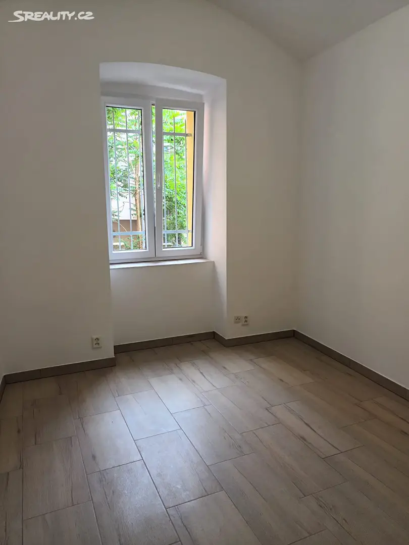 Pronájem bytu 2+1 40 m², Holečkova, Praha - Praha 5