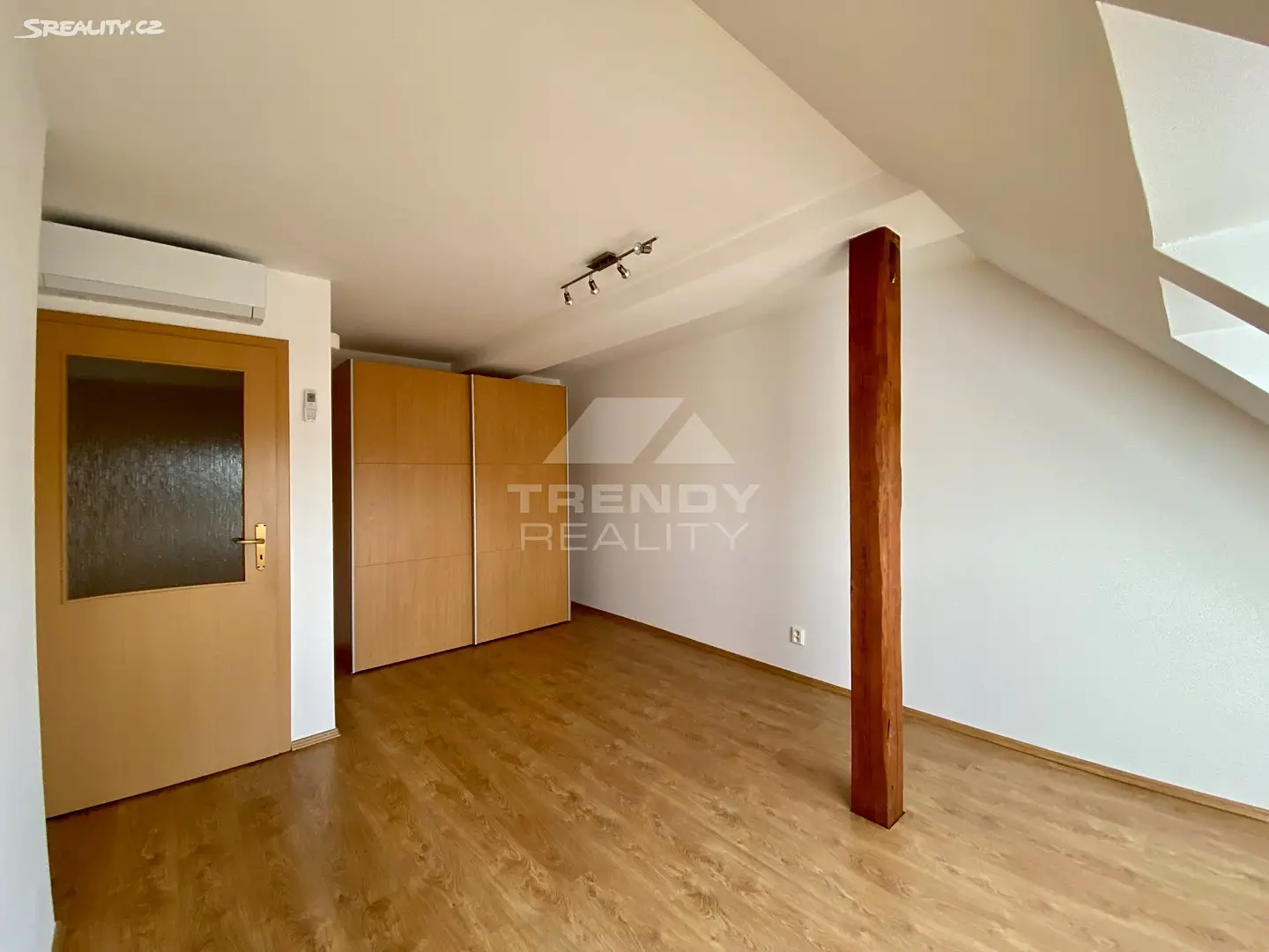 Pronájem bytu 3+kk 105 m² (Podkrovní), Slovanská, Plzeň - Východní Předměstí