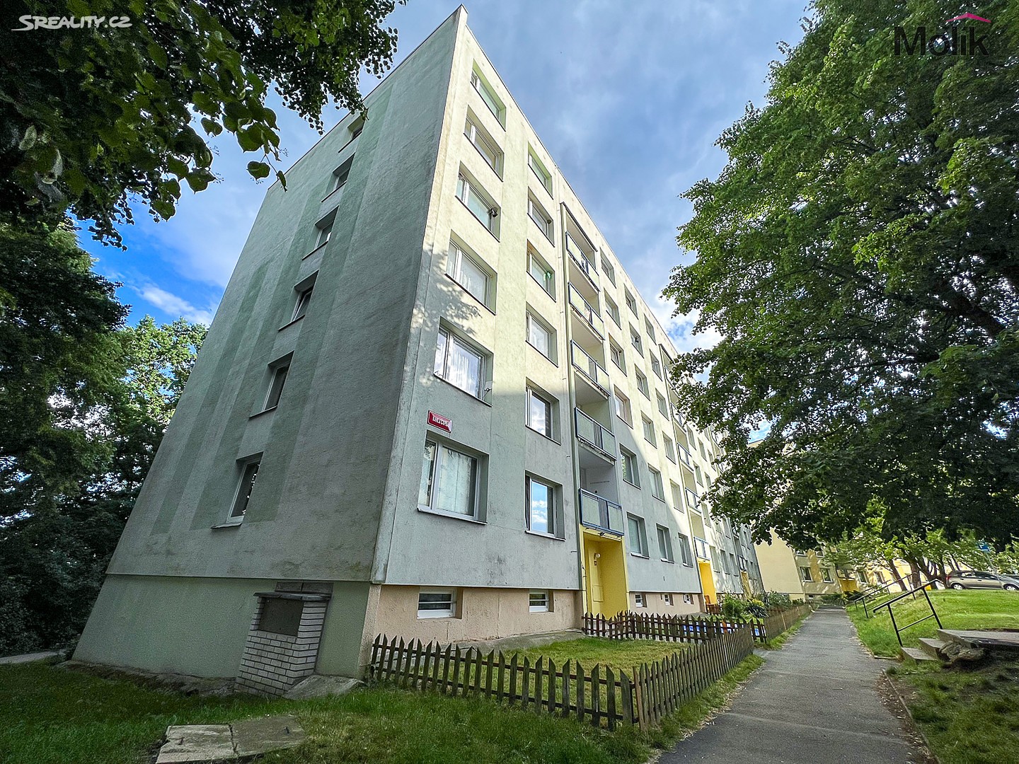Prodej bytu 2+1 60 m², Karla Čapka, Krupka - Maršov