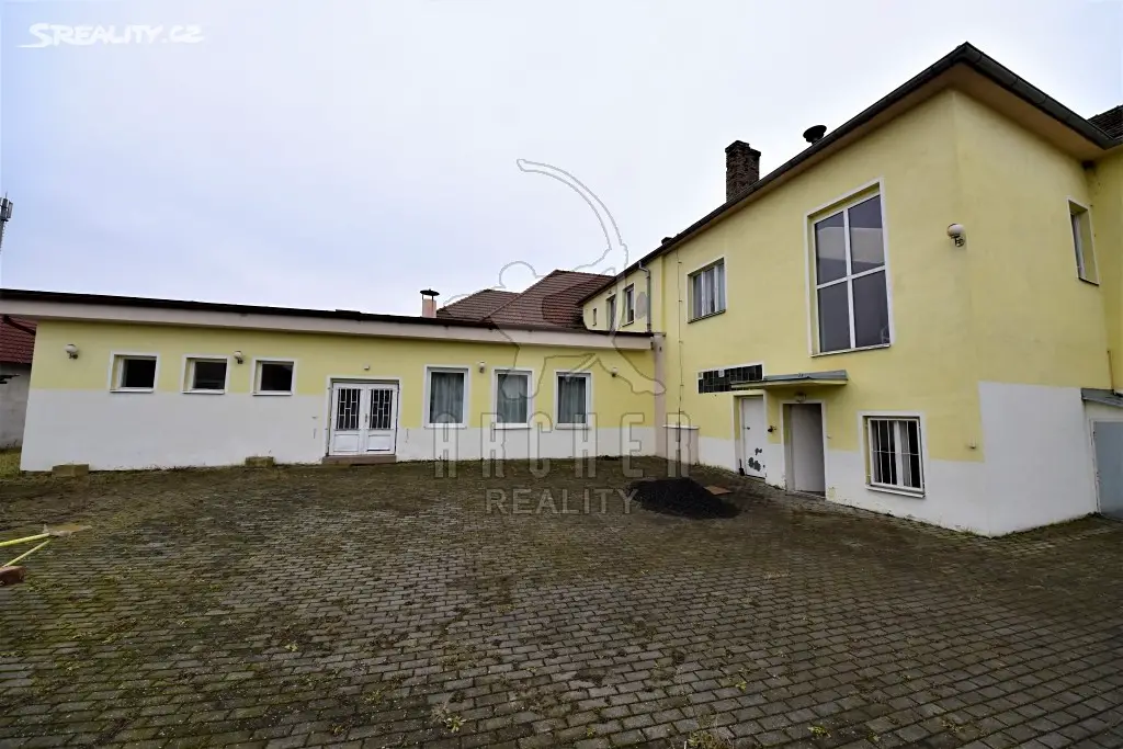 Prodej  rodinného domu 700 m², pozemek 1 076 m², Ovčáry, okres Mělník