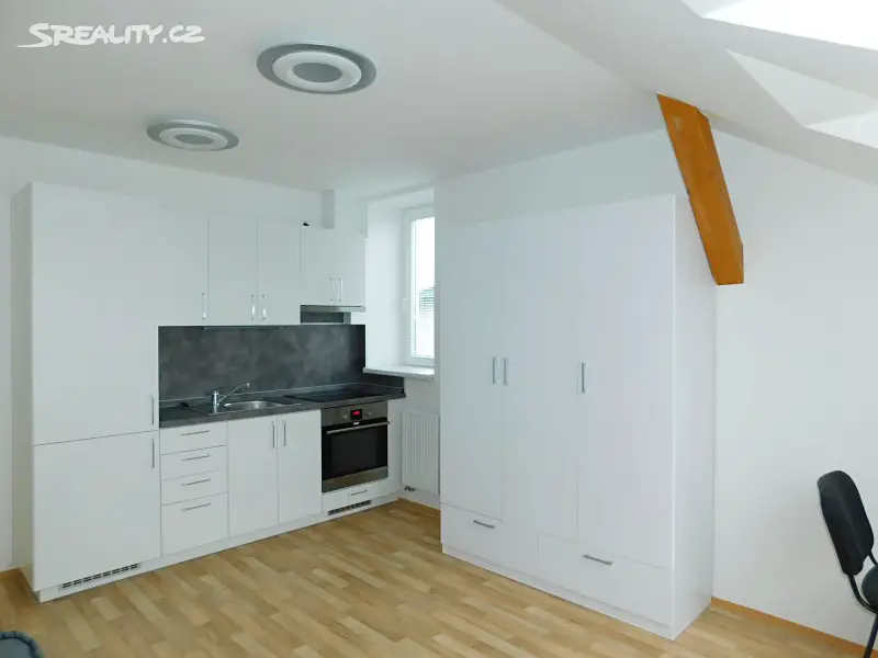 Pronájem bytu 1+kk 35 m² (Podkrovní), Chářovská, Krnov - Pod Cvilínem
