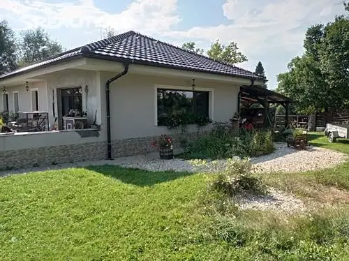 Prodej  rodinného domu 110 m², pozemek 43 413 m², Zahájí, okres České Budějovice