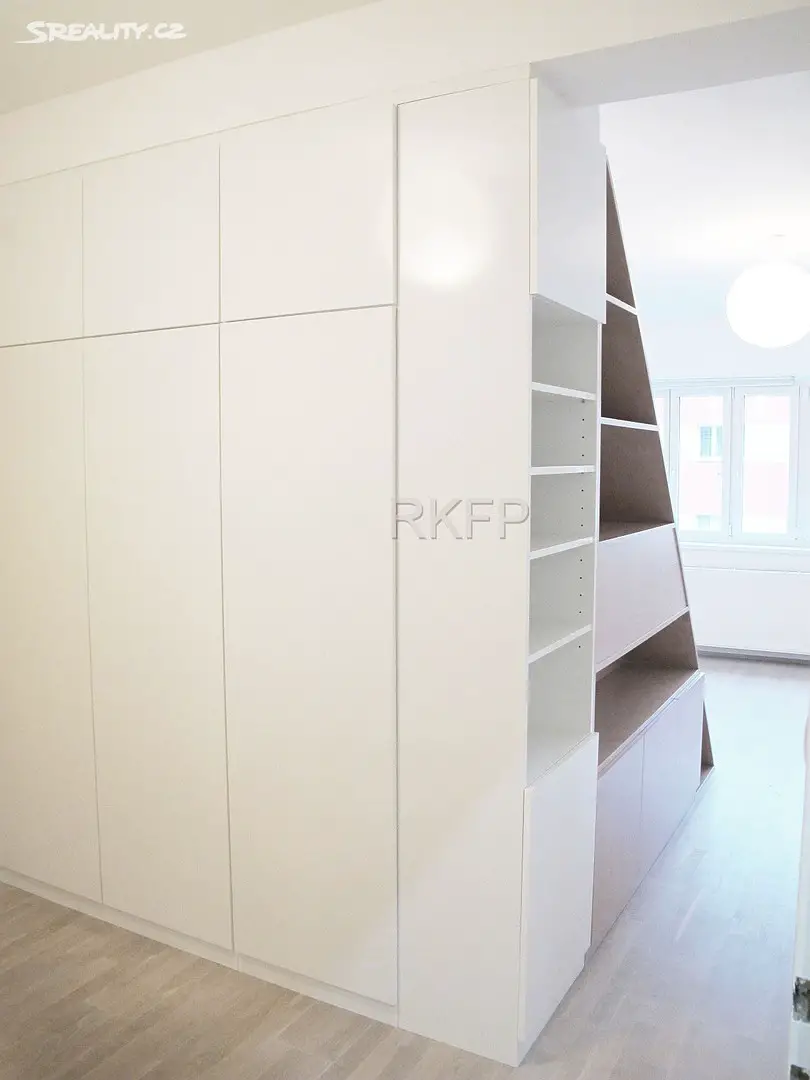 Pronájem bytu 1+kk 34 m², U družstva Život, Praha - Nusle
