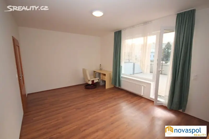 Pronájem bytu 1+kk 32 m², Hornoměcholupská, Praha - Praha 15