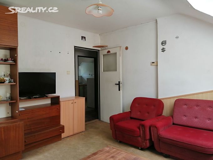 Prodej bytu 2+1 45 m² (Podkrovní), Týnec nad Sázavou - Chrást nad Sázavou, okres Benešov