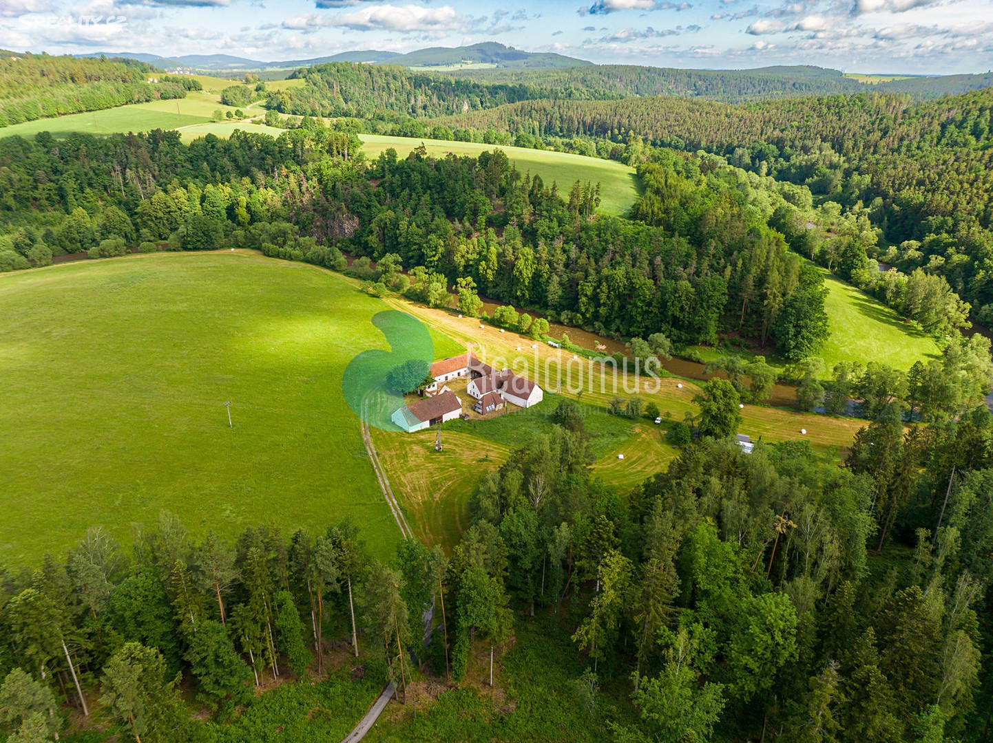 Prodej  zemědělské usedlosti 1 300 m², pozemek 3 273 m², Dolní Třebonín, okres Český Krumlov