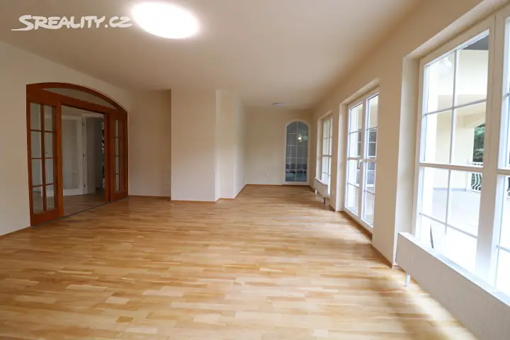 Pronájem  vily 250 m², pozemek 778 m², Průhonice, okres Praha-západ