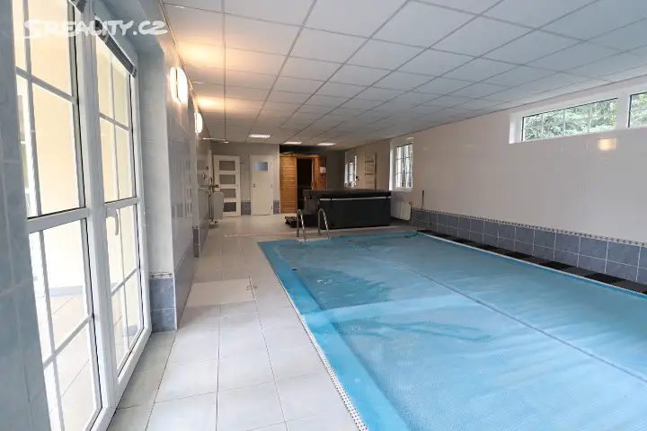 Pronájem  vily 250 m², pozemek 778 m², Průhonice, okres Praha-západ