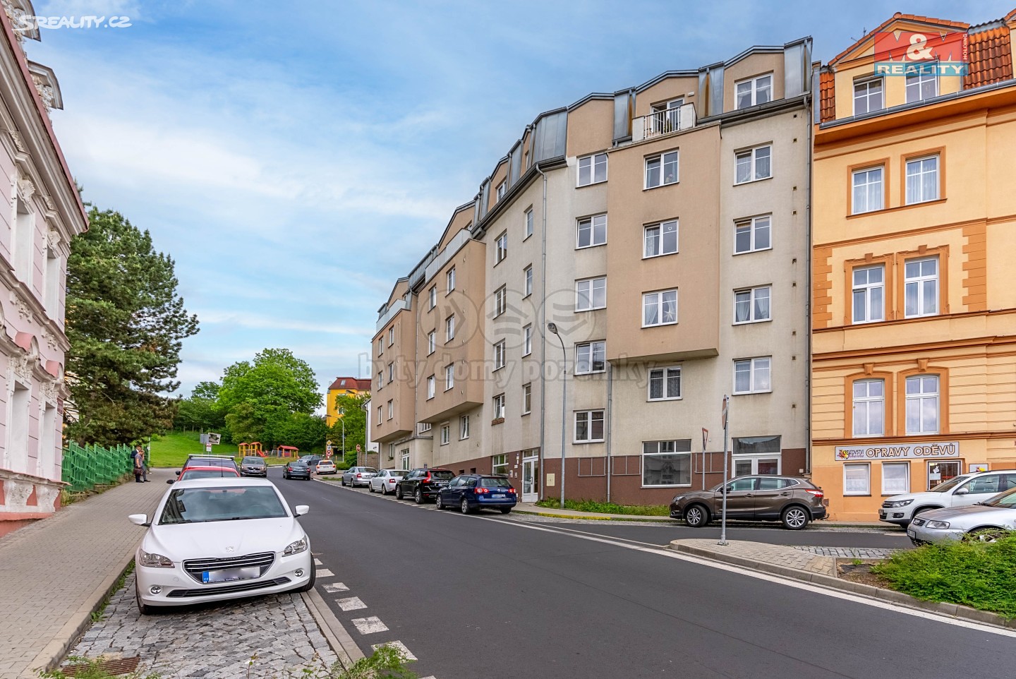 Prodej bytu 2+kk 60 m², nám. V. Řezáče, Karlovy Vary - Drahovice
