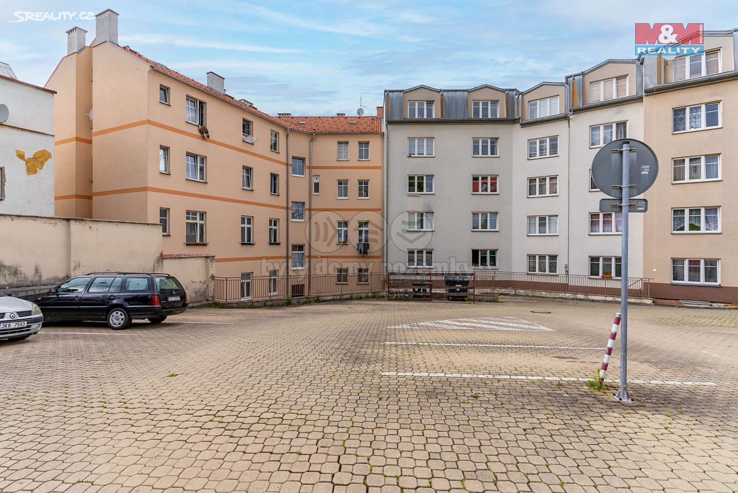 Prodej bytu 2+kk 60 m², nám. V. Řezáče, Karlovy Vary - Drahovice