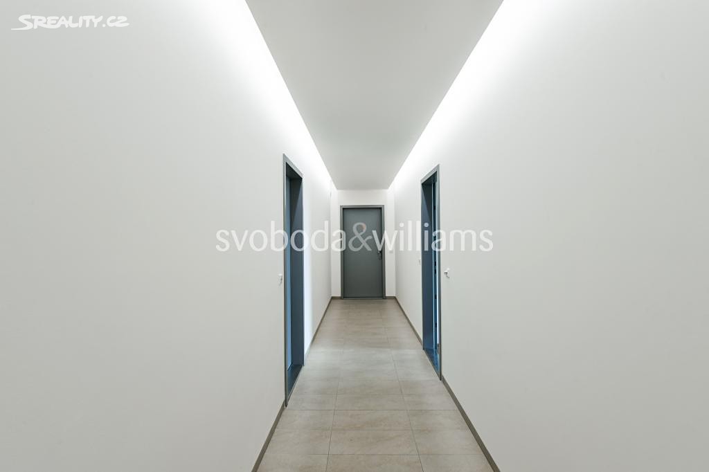 Pronájem bytu 1+kk 32 m², U Vlachovky, Praha 8 - Libeň