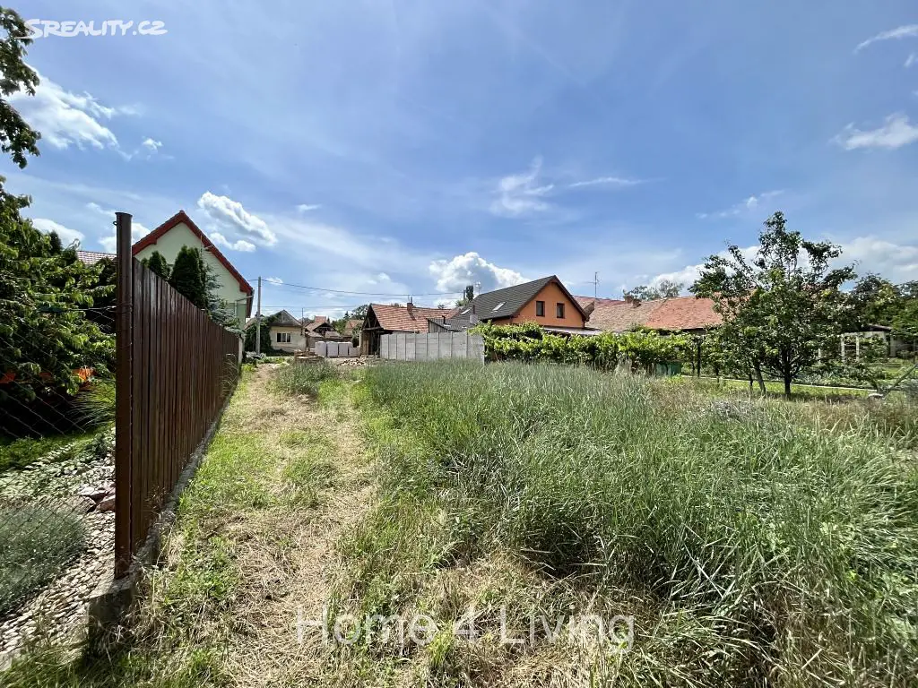 Prodej  stavebního pozemku 2 199 m², Dolenice, okres Znojmo