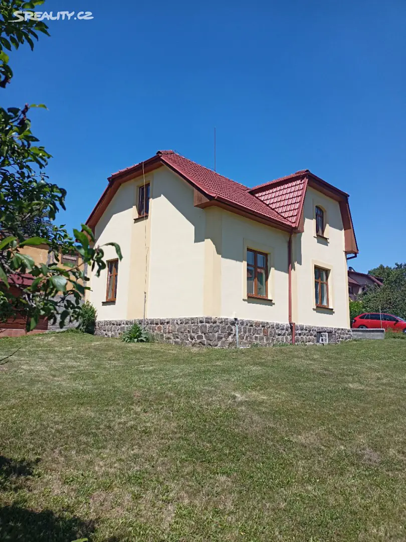 Prodej  rodinného domu 180 m², pozemek 921 m², Nezdenice, okres Uherské Hradiště