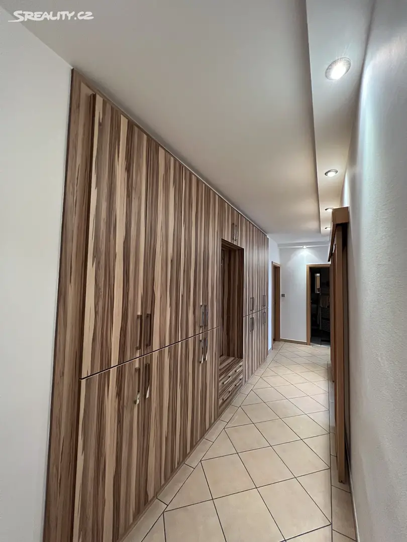 Prodej bytu 3+1 98 m², Horova, Karlovy Vary
