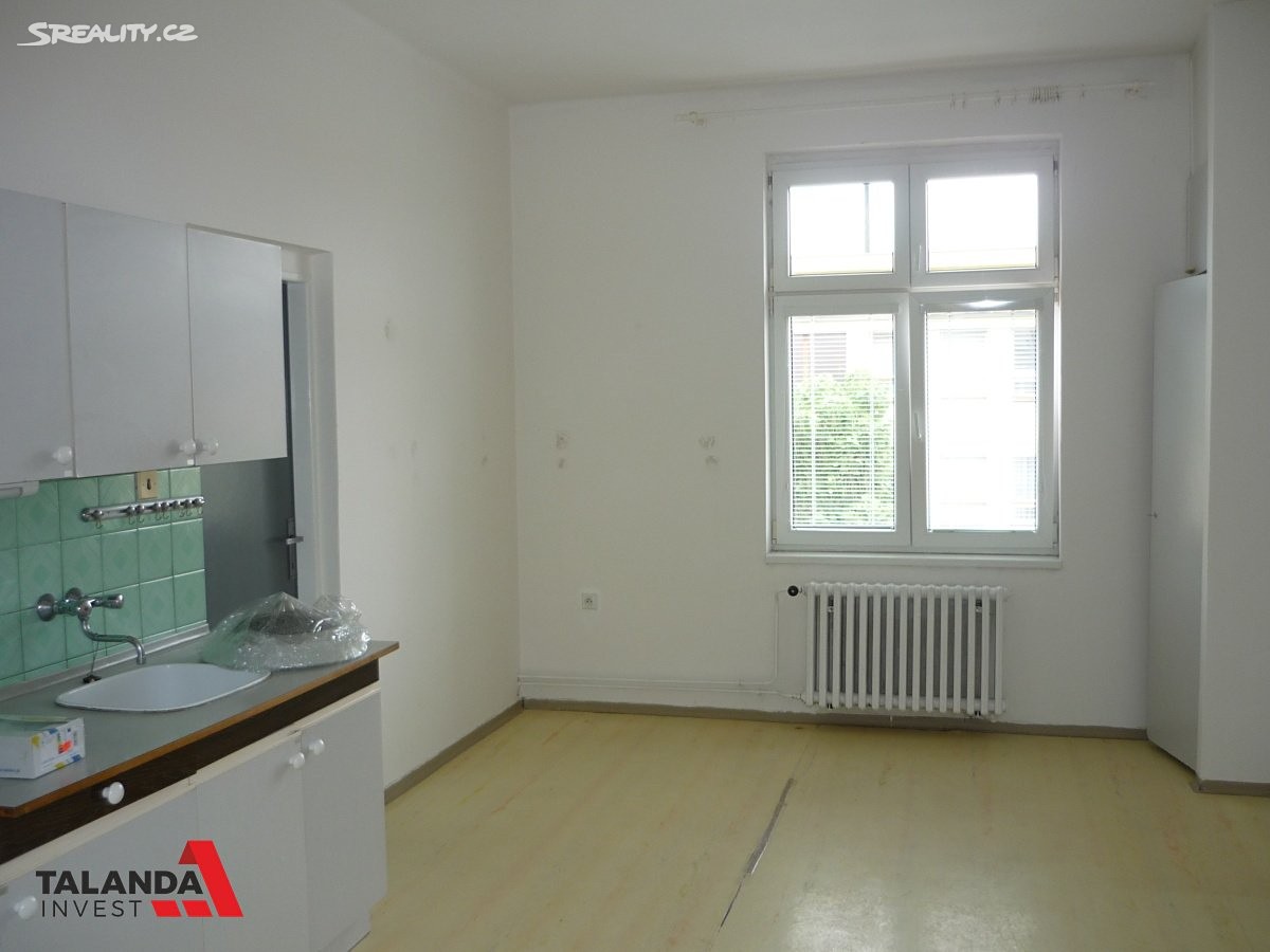 Pronájem bytu 2+kk 52 m², Železničního pluku, Pardubice - Zelené Předměstí