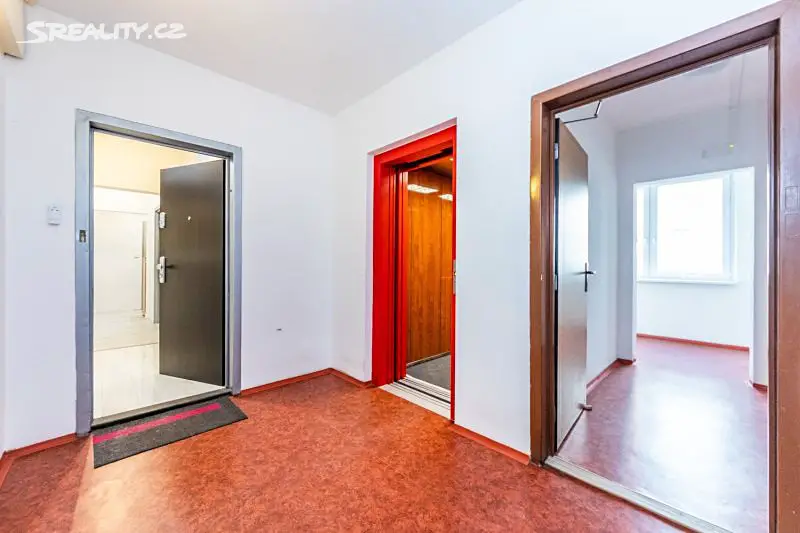 Pronájem bytu 3+1 72 m², Vajdova, Praha 10 - Hostivař