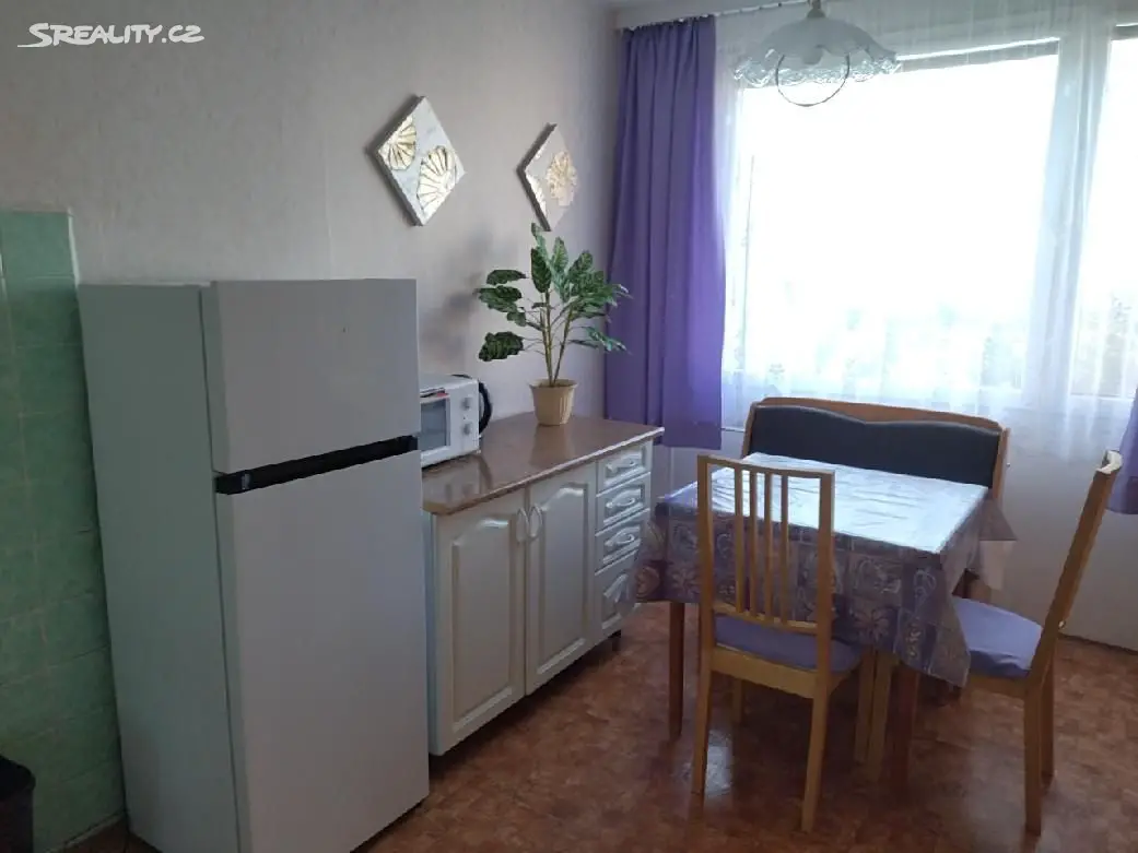 Pronájem bytu 3+1 66 m², Taussigova, Praha 8 - Kobylisy