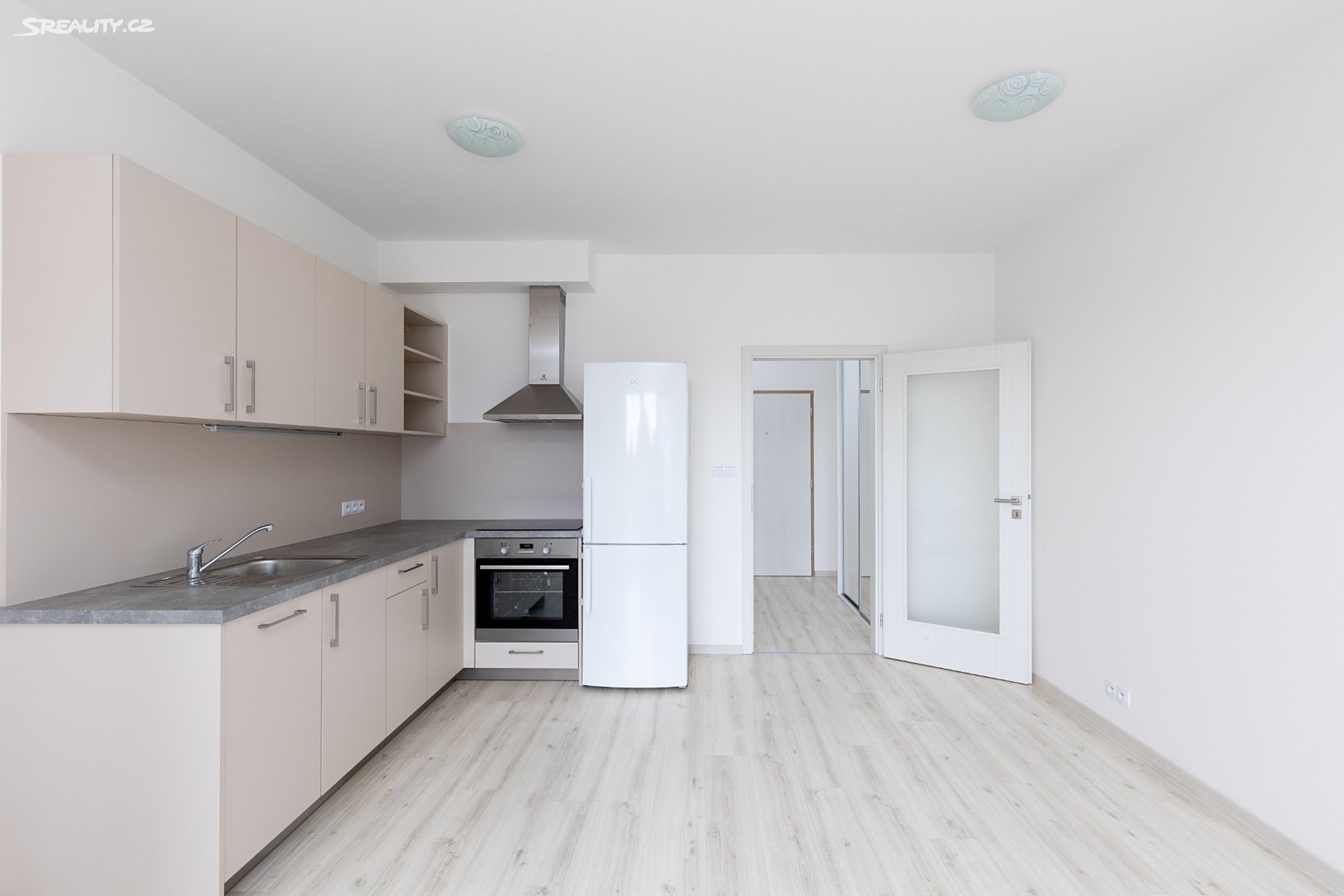 Pronájem bytu 1+kk 29 m², Křivoklátská, Praha 9 - Letňany