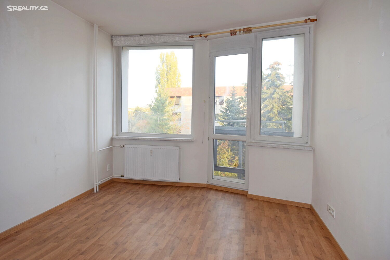 Pronájem bytu 1+kk 24 m², Hornoměcholupská, Praha 10 - Hostivař
