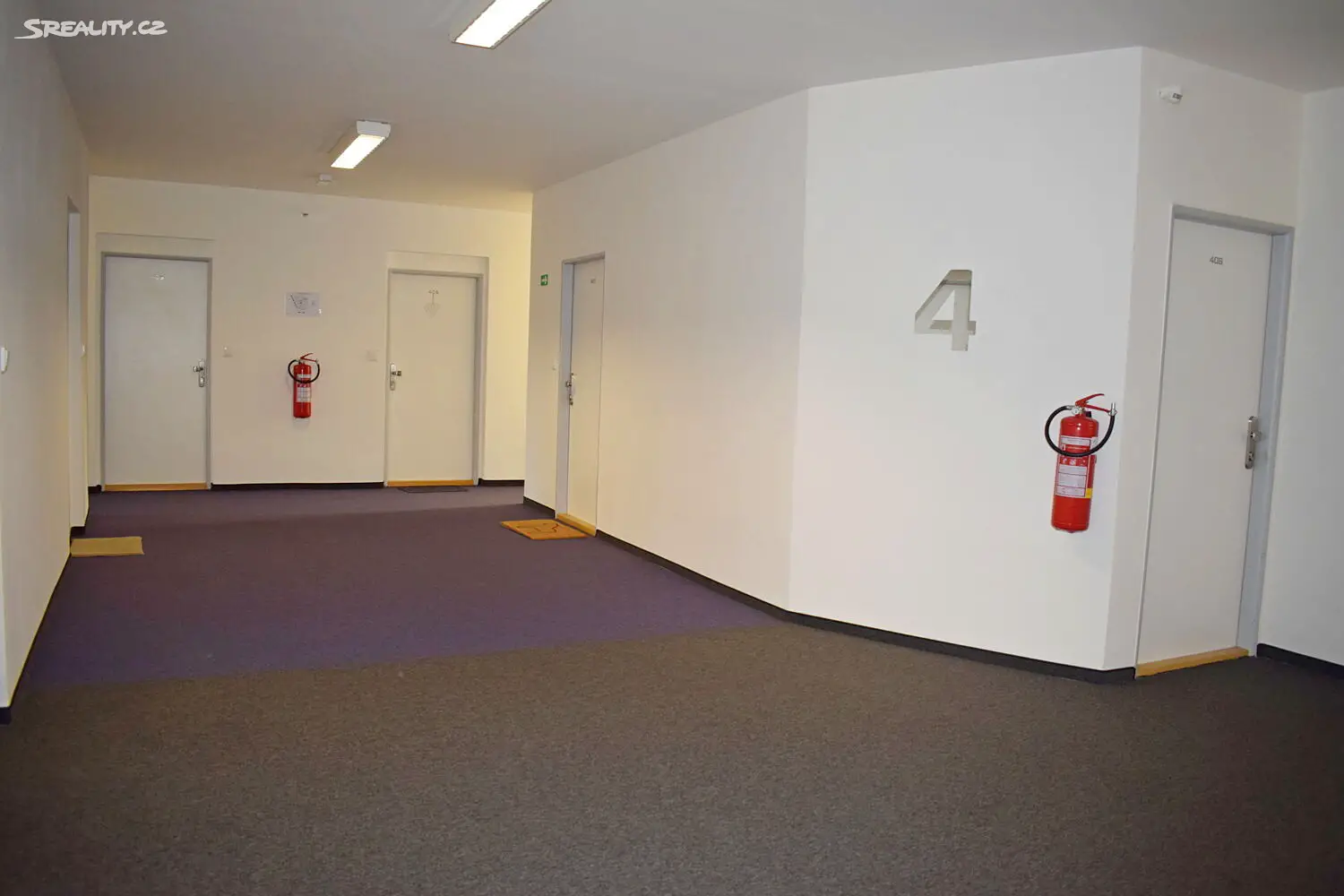 Pronájem bytu 1+kk 24 m², Hornoměcholupská, Praha 10 - Hostivař