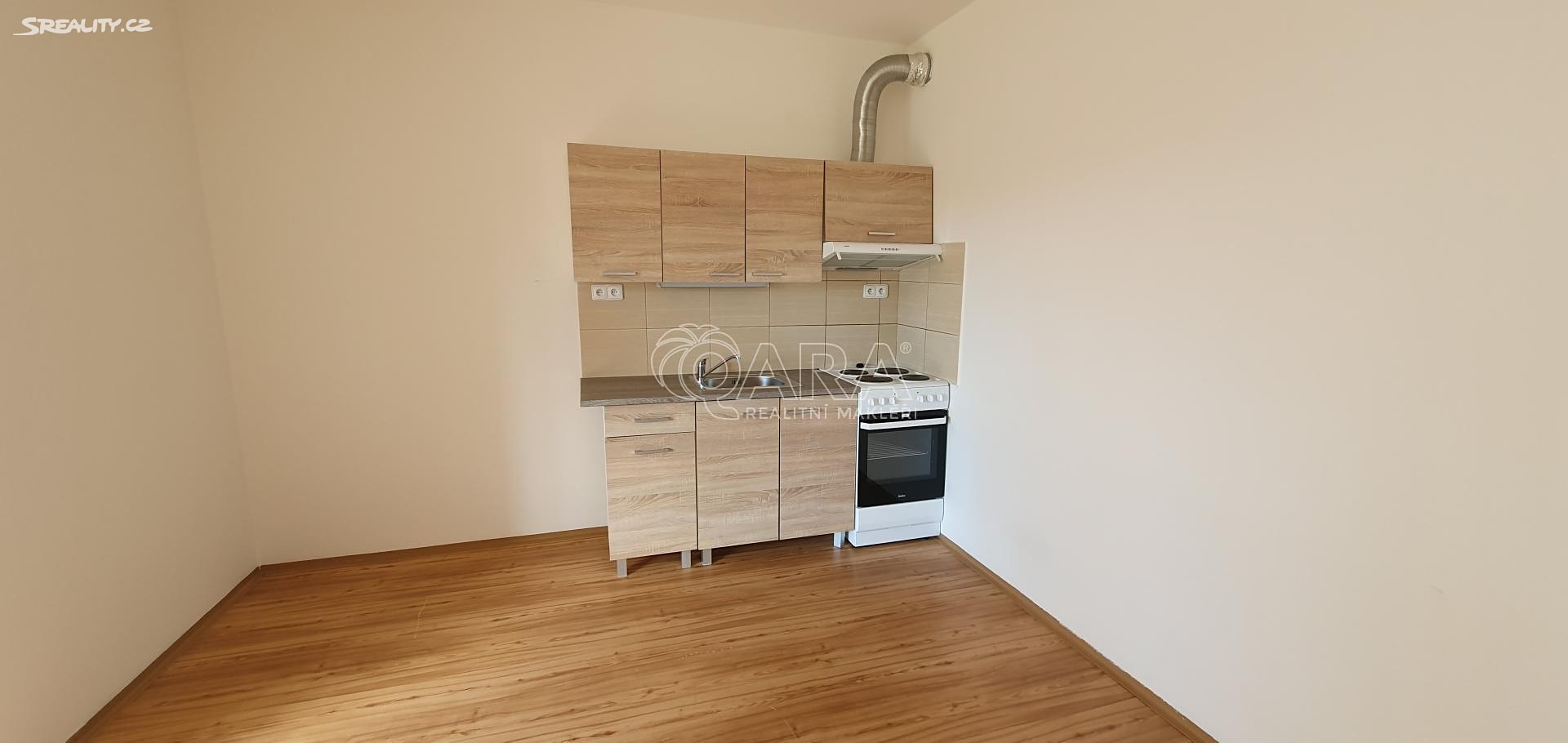 Prodej bytu 1+kk 32 m², Armádní, Milovice - Mladá