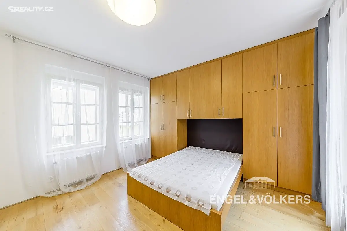 Prodej bytu 4+1 91 m², Vejvodova, Praha 1 - Staré Město