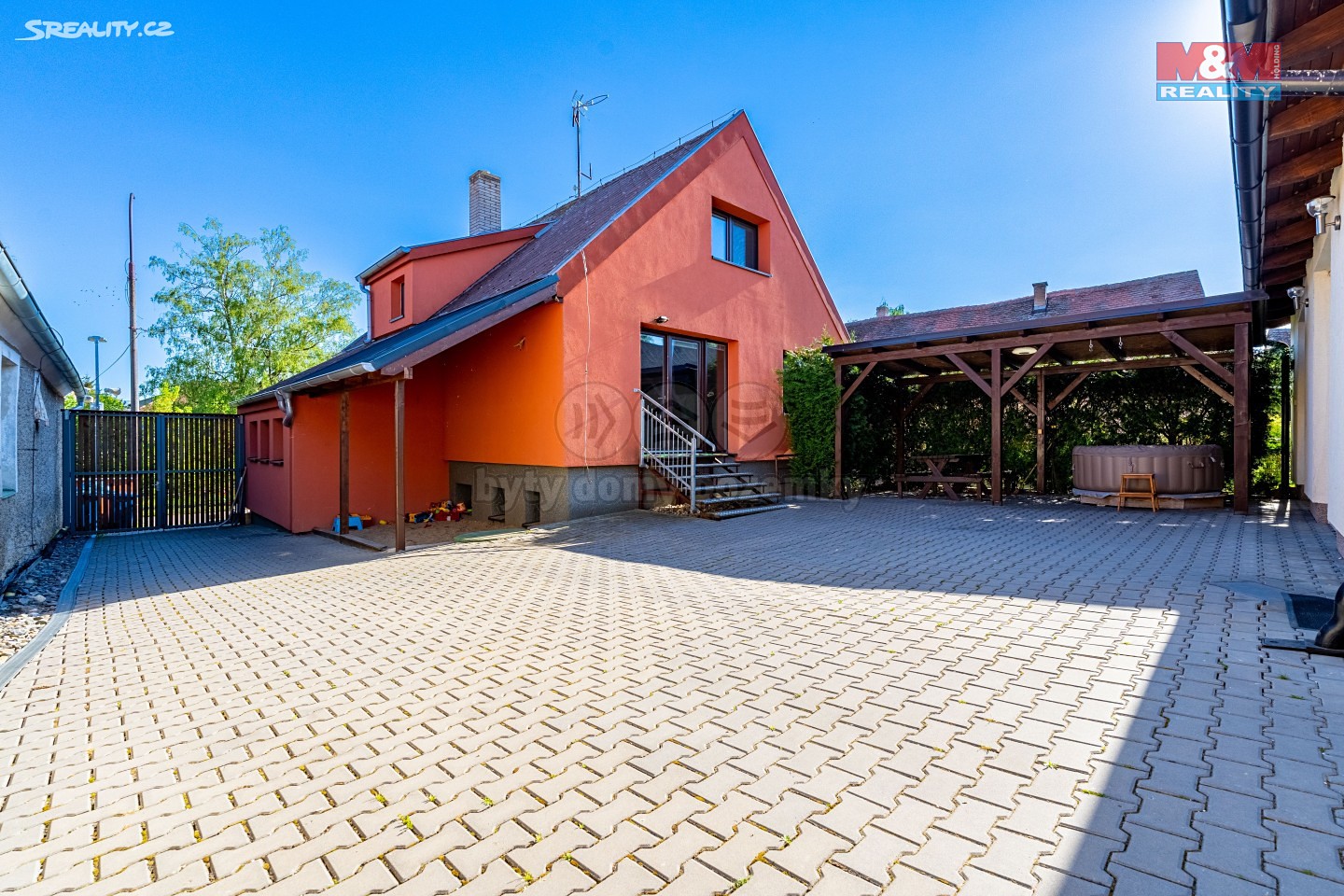 Prodej  rodinného domu 443 m², pozemek 1 833 m², Dešná, okres Jindřichův Hradec