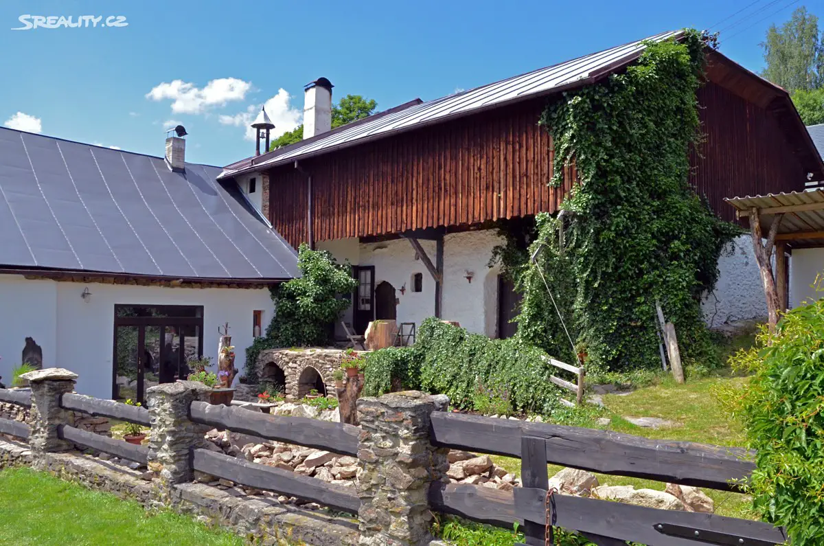 Prodej  rodinného domu 800 m², pozemek 6 000 m², Kašperské Hory - Dolní Dvorce, okres Klatovy