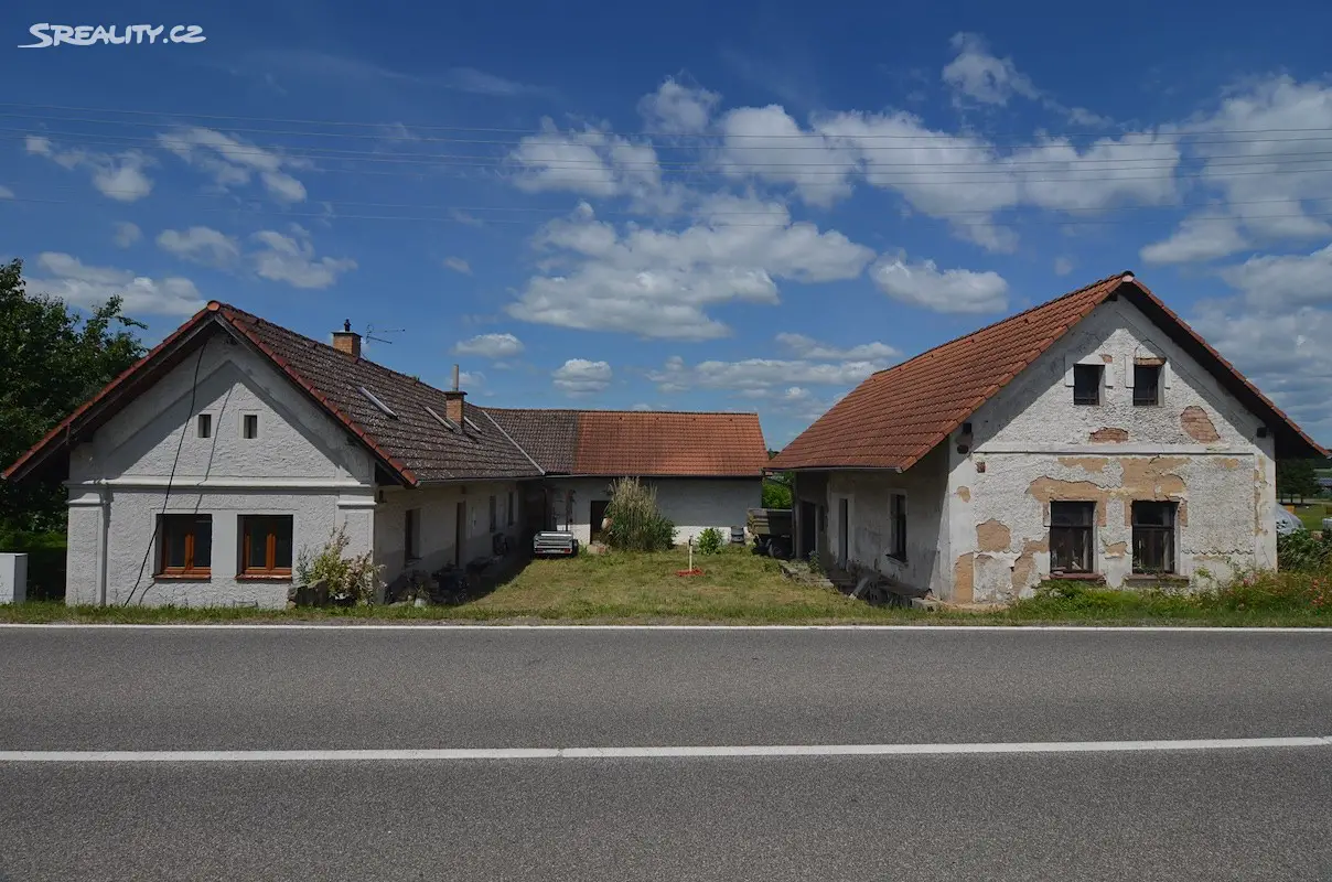 Prodej  rodinného domu 402 m², pozemek 886 m², Myštěves, okres Hradec Králové