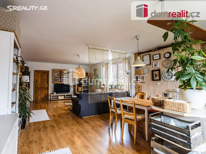 Prodej  rodinného domu 419 m², pozemek 480 m², Khodlova, Praha 9 - Horní Počernice