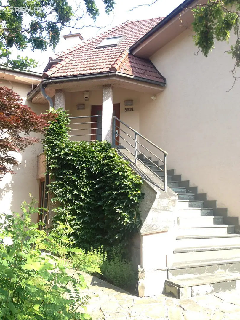 Prodej  rodinného domu 376 m², pozemek 1 498 m², Valy I, Zlín