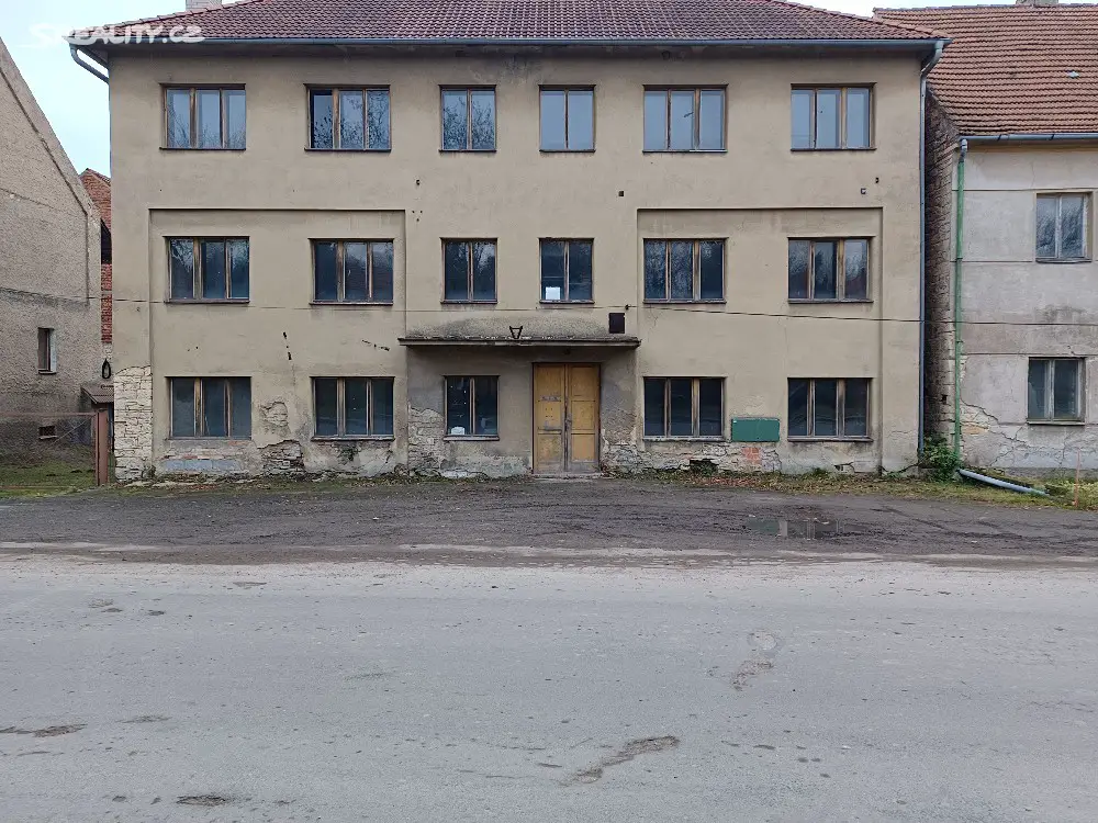 Prodej  vícegeneračního domu 1 600 m², pozemek 2 230 m², Kroučová, okres Rakovník