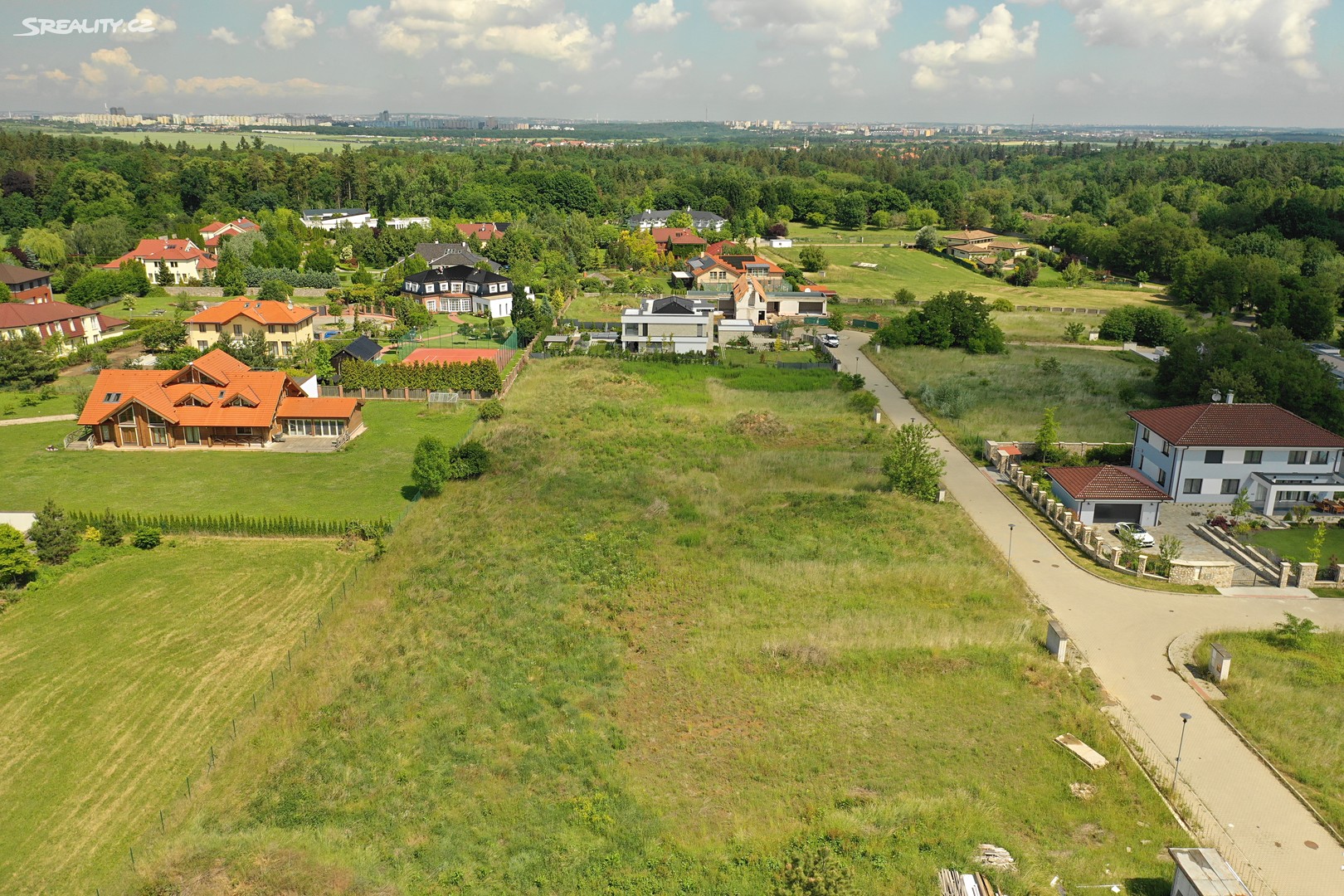 Prodej  stavebního pozemku 1 932 m², Jesenice - Osnice, okres Praha-západ