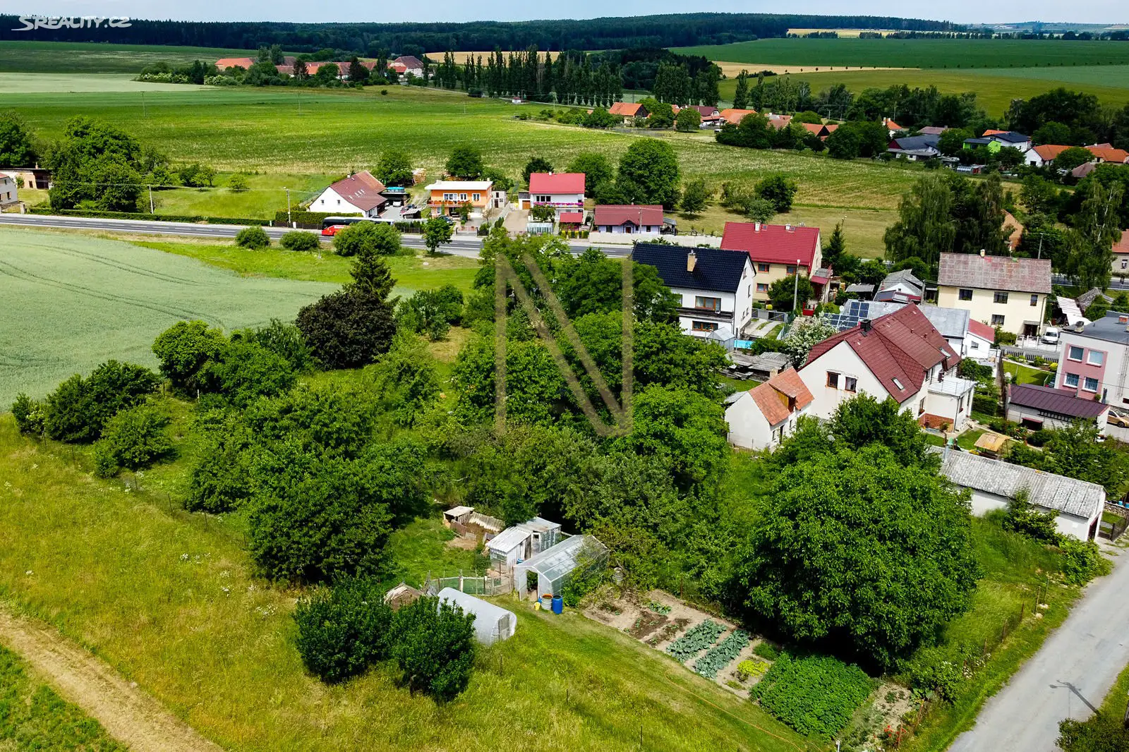 Prodej  stavebního pozemku 1 989 m², Výrov, okres Plzeň-sever