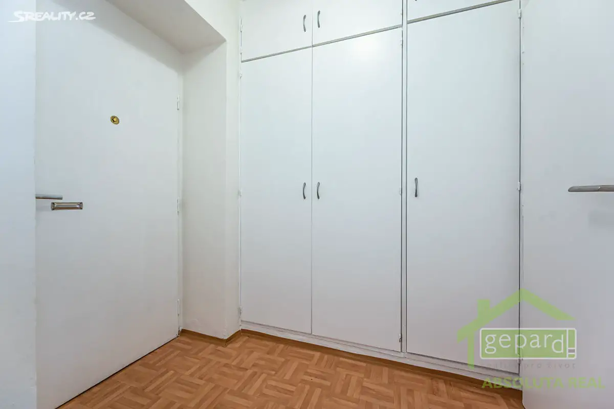 Pronájem bytu 1+1 28 m², Svojšovická, Praha 4 - Záběhlice
